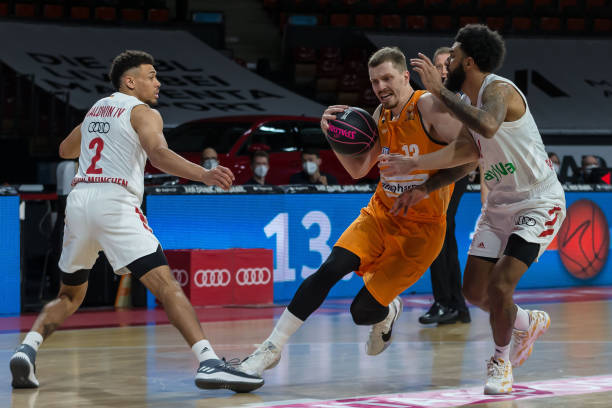 雷脚踏实地 雷脚踏实地