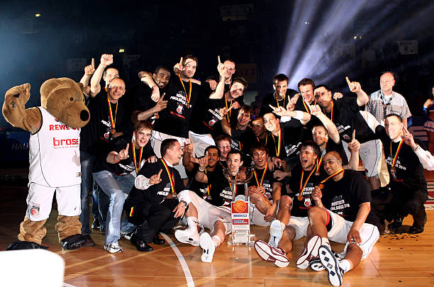 年的赛事更 年的赛事更